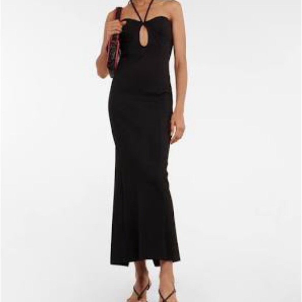 Elegant Black Halter Dress - Picture 4 of 4